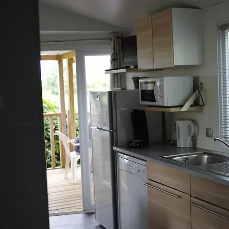 مكان تخييم Camping Les Jardins D'elsa 3*