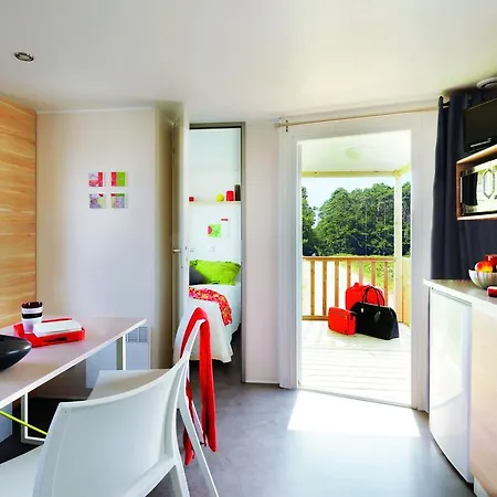 مكان تخييم Camping Les Jardins D'elsa فيا