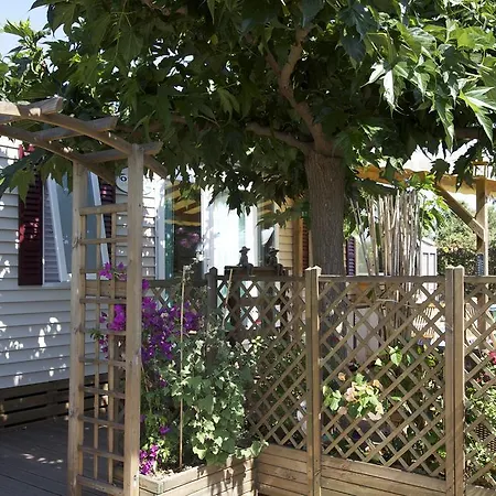 Camping Les Jardins D'elsa مكان تخييم فيا