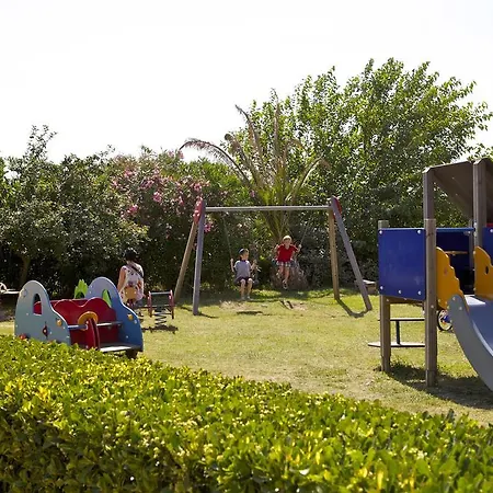 Camping Les Jardins D'elsa 3* فيا