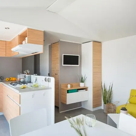 مكان تخييم Camping Les Jardins D'elsa 3*